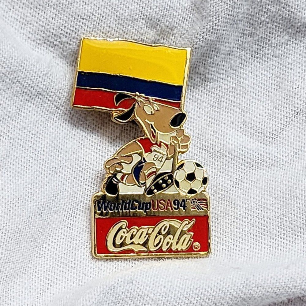 1994 World Cup FIFA Soccer‎ Coca Cola Flag Enamel Pin with Mascot: COLOMBIA